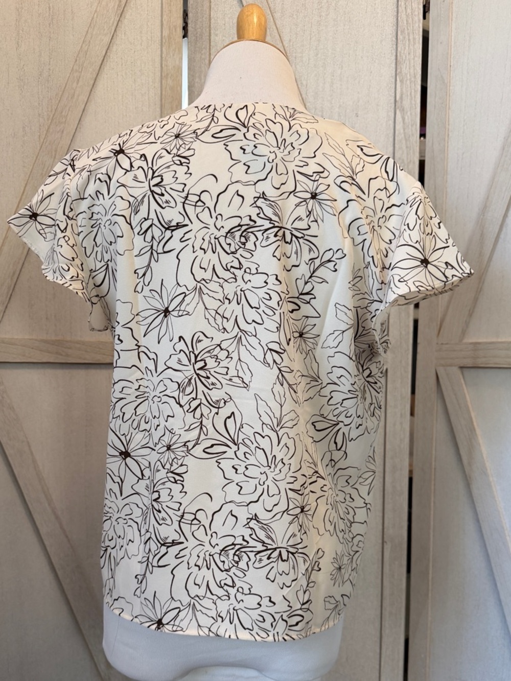 Ann Taylor Cream Blouse with Black Floral Outline - Picture 9 of 10